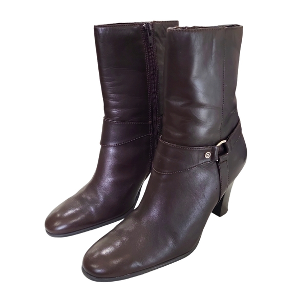 Sold Etienne Aigner women's brown leather ankle strap healed short boots, 8.5M - Picture 3 of 11